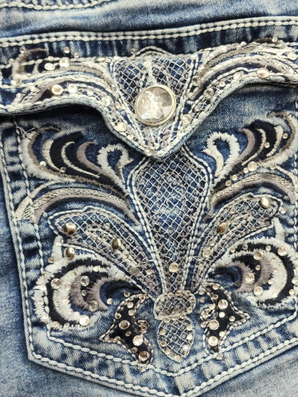 Rhinestone Embroidered Pocket Capri Jeans Light Wash Y2K Bling Sz 16 | Plus Size - Picture 15 of 16